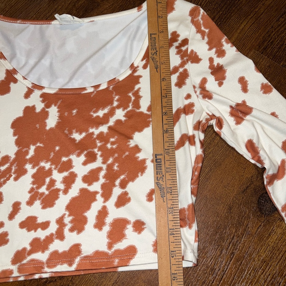 ⭐️Peach Love California White Orange/ Tan Cow Print Long Sleeve Crop Top Size S - Picture 9 of 11